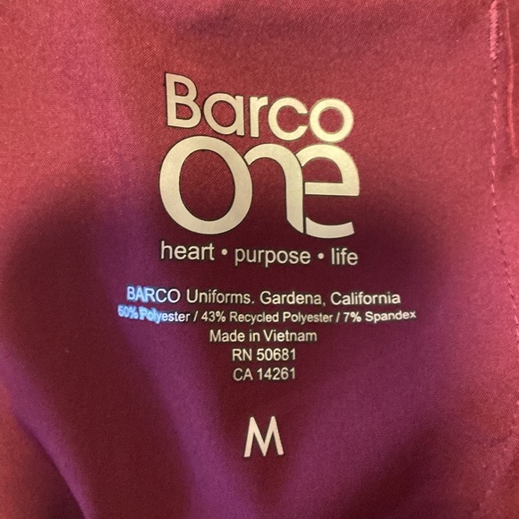 Excellent used condition size medium barco one wine scrub pants - Picture 5 of 6